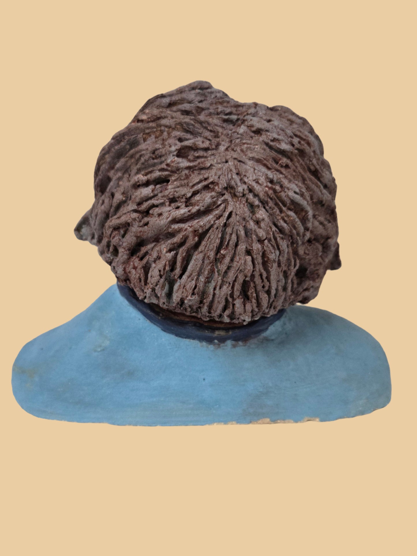Back view of a an sculpture with grey hair.